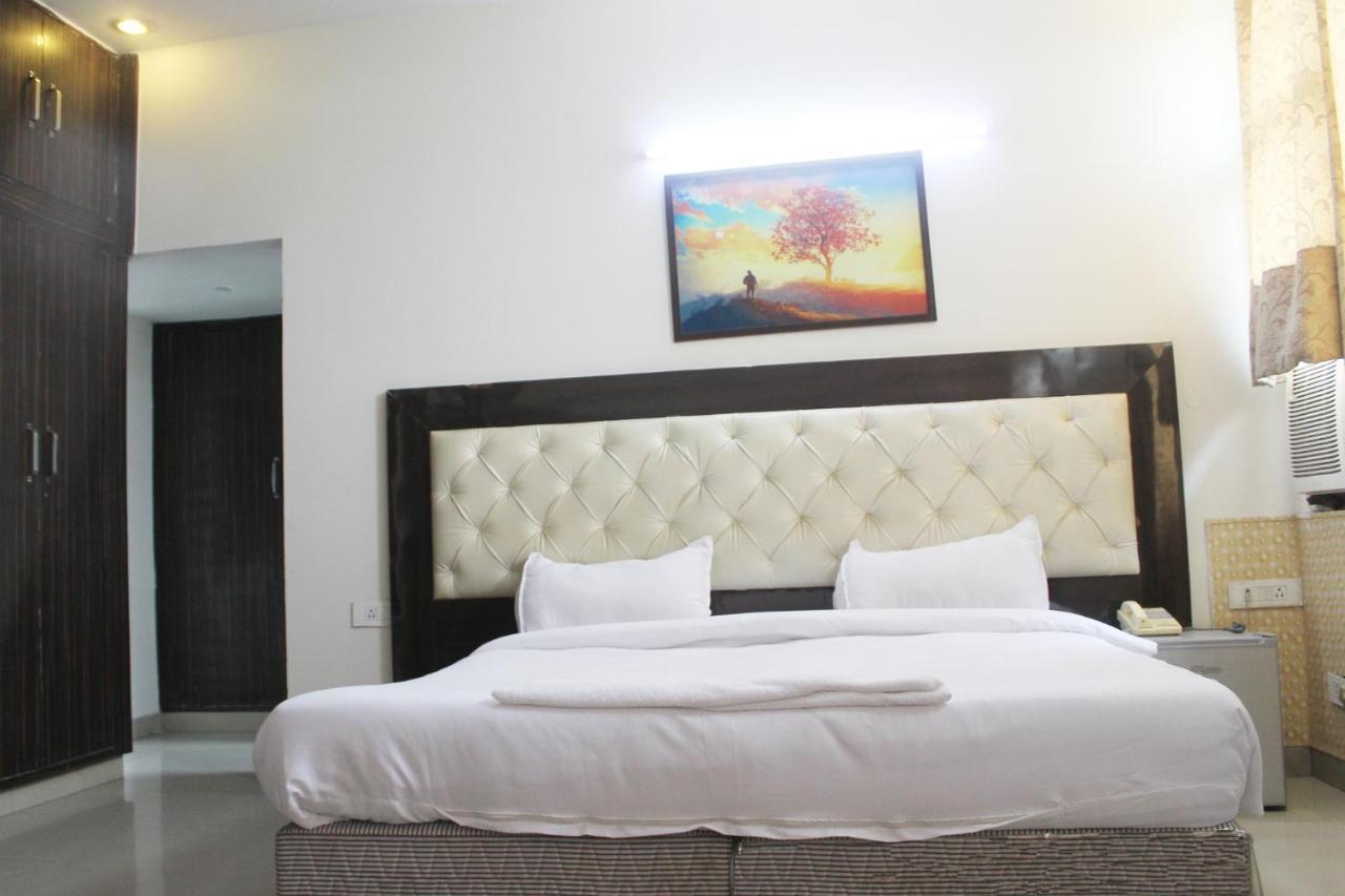 Hotel Trio Residency Near Noida City Center エクステリア 写真